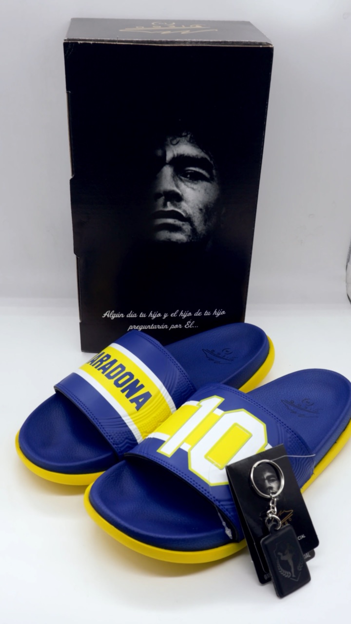 Ojotas Maradona con su packaging