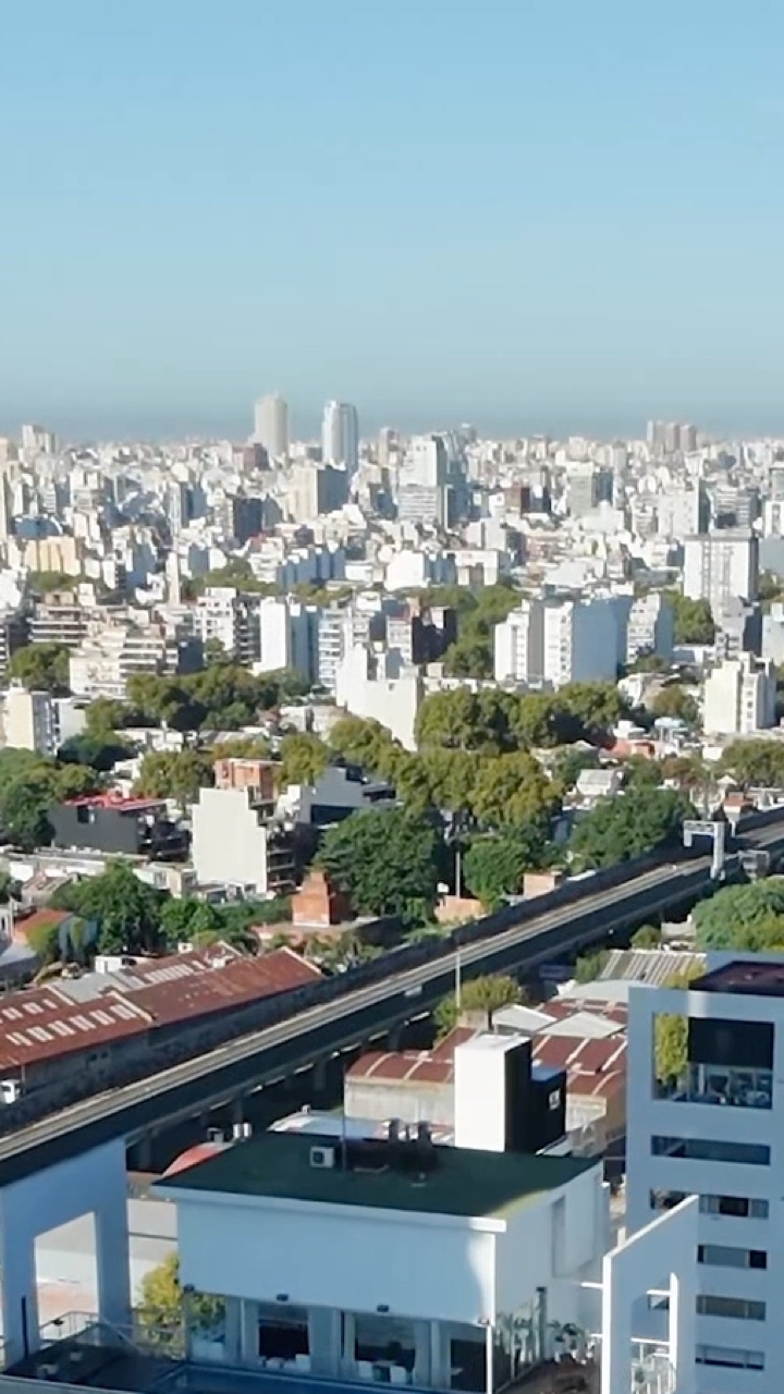 Vista aérea de la ciudad desde un departamento
